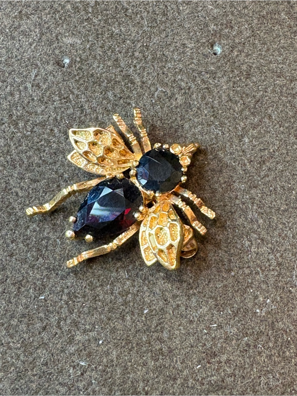 Gold Tone Bee Brooch/Pendant 🐝